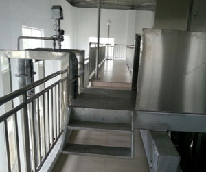 行车式刮吸泥机