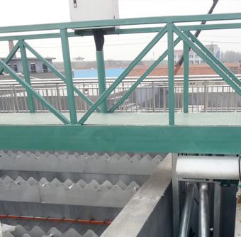 行车式刮吸泥机